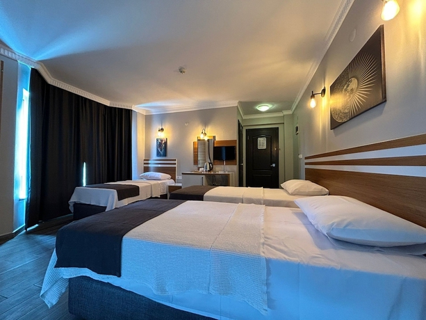 Imagen de la habitación del Lopera Beach Hotel. Foto 19