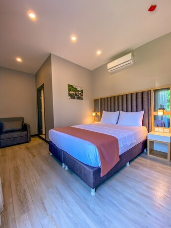 Imagen de la habitación del L\'opera Deluxe Hotel. Foto 16