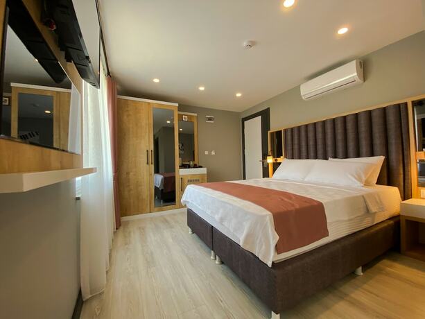 Imagen general del L\'opera Deluxe Hotel. Foto 8