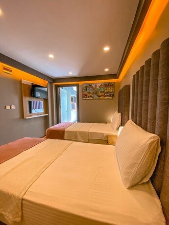 Imagen general del L\'opera Deluxe Hotel. Foto 9