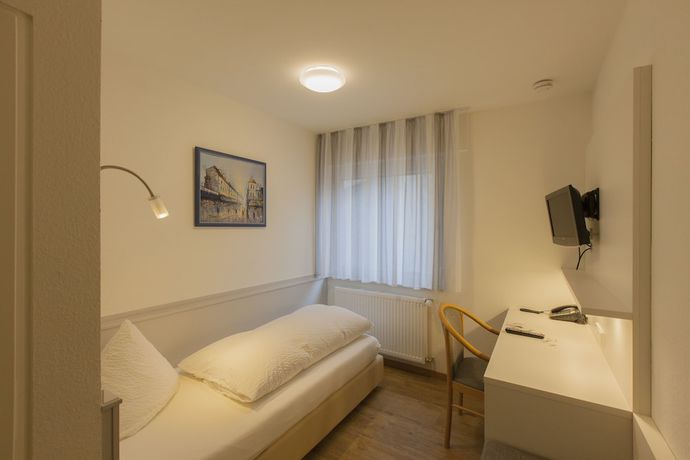 Imagen de la habitación del L&ouml;wen Hotel and Restaurant, Wendlingen am Neckar. Foto 14