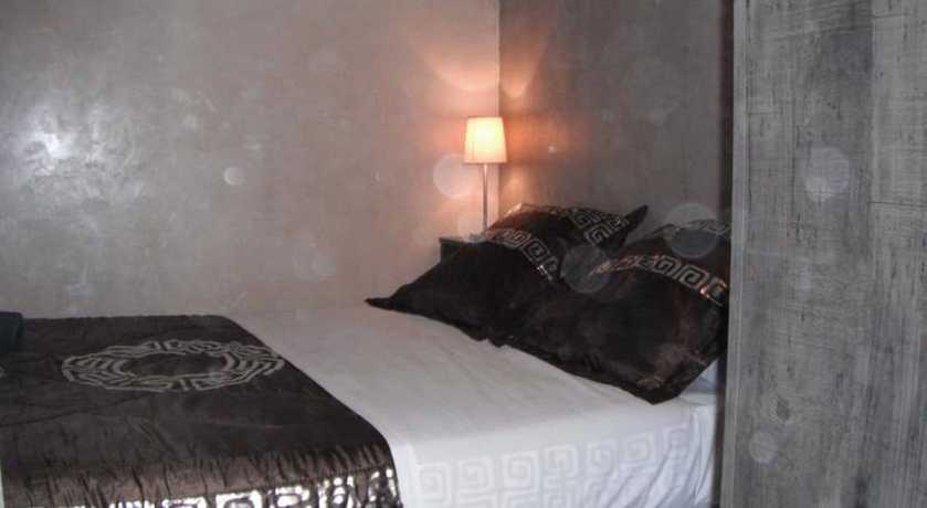 Imagen de la habitación del Lpl Hôtel. Foto 13