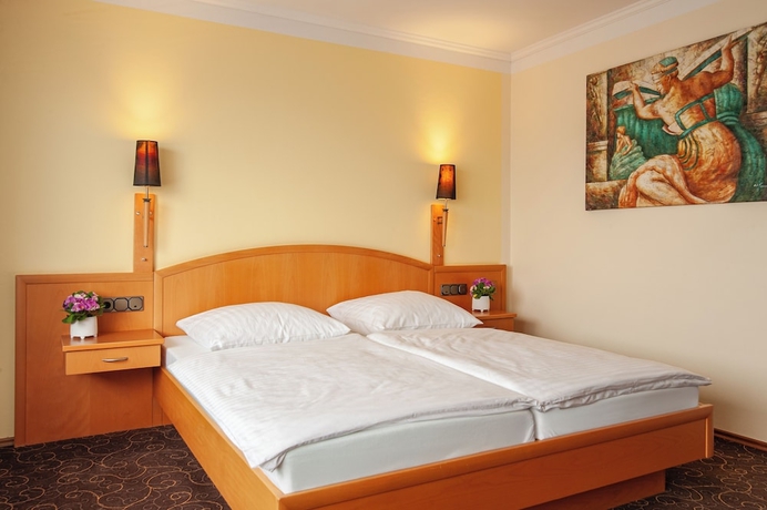Imagen de la habitación del LuCA HOTEL. Foto 4