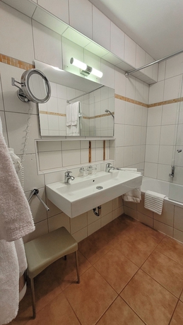 Imagen de la habitación del LuCA HOTEL. Foto 10