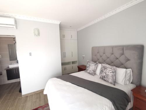 Imagen de la habitación del Lucolo Palace B&B - East London. Foto 18