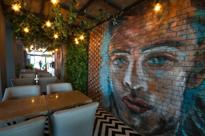 Imagen del bar/restaurante del Luis Otel. Foto 2