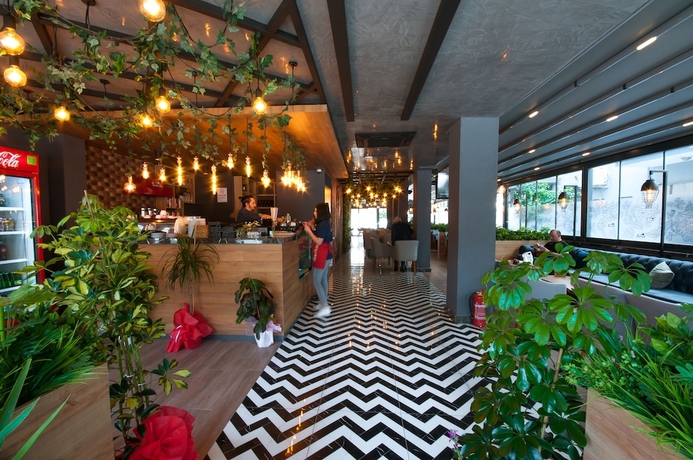 Imagen del bar/restaurante del Luis Otel. Foto 4