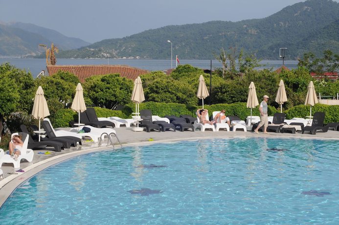 Imagen de la piscina del Luna Beach Hotel and Spa. Foto 17