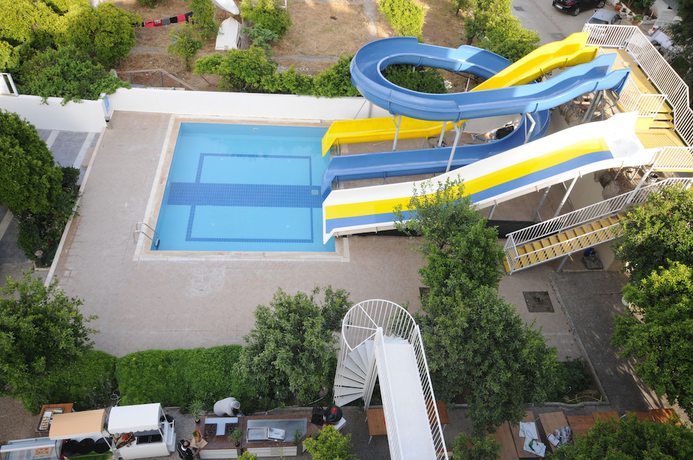 Imagen de la piscina del Luna Beach Hotel and Spa. Foto 18