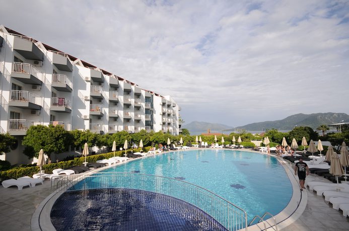 Imagen de la piscina del Luna Beach Hotel and Spa. Foto 20