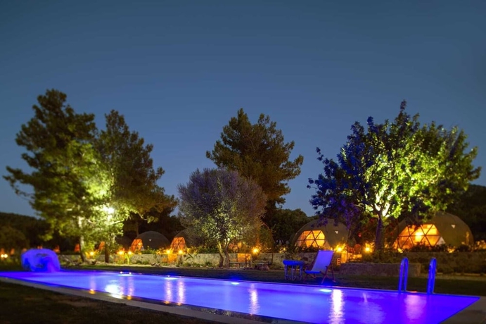 Imagen de la piscina del Lussoglamping. Foto 17