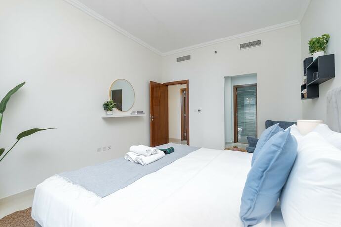 Imagen de la habitación del Luxe Apartments near Dubai Mall, Burj Khalifa - Pool, Gym, and Parking by Sojo Stay. Foto 15