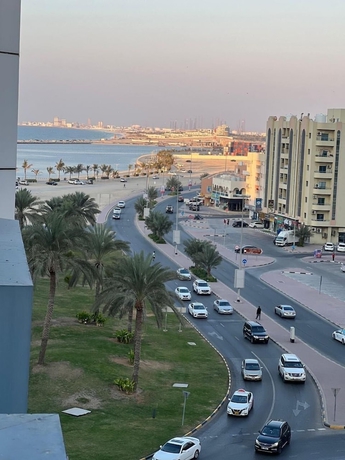 Imagen de los exteriores del Luxury Rooms Ajman. Foto 8