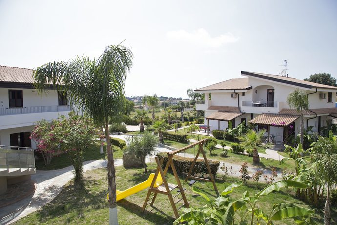 Imagen de los exteriores del Luzia Agriresort, Ricadi. Foto 12