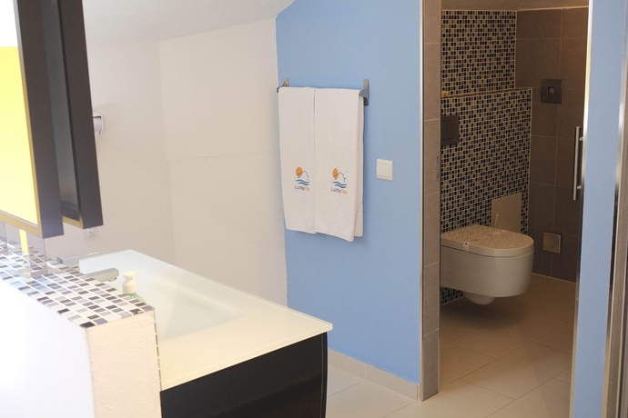 Imagen de la habitación del Luzmar Villas. Foto 4