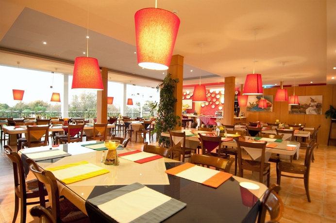 Imagen del bar/restaurante del Luzmar Villas. Foto 2