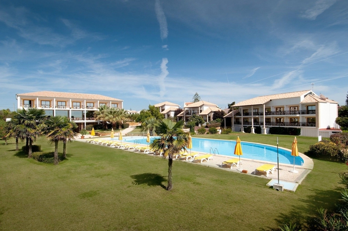 Imagen de la piscina del Luzmar Villas. Foto 14