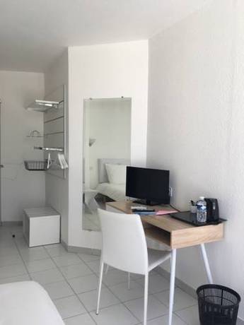 Imagen de la habitación del M Hotel, Gignac. Foto 3