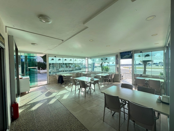 Imagen del bar/restaurante del MARİNA SUİTE OTEL. Foto 6