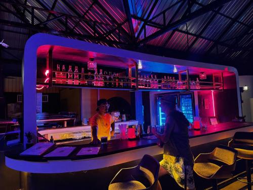 Imagen general del MBAR HOSTEL HAAD RIN. Foto 3