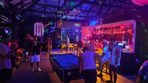 Imagen general del MBAR HOSTEL HAAD RIN. Foto 9