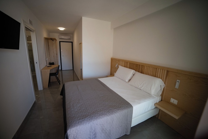 Imagen de la habitación del MIDDLE TOWN PALACE TROPEA. Foto 6