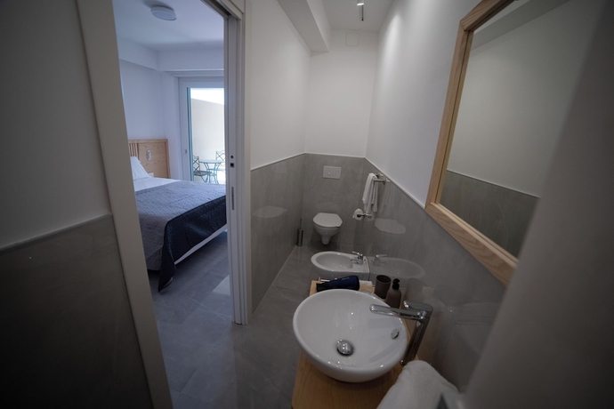 Imagen de la habitación del MIDDLE TOWN PALACE TROPEA. Foto 7