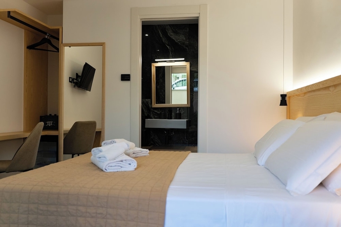 Imagen de la habitación del MIDDLE TOWN PALACE TROPEA. Foto 13