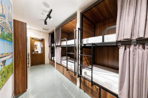 Imagen de la habitación del MISTO capsule hotel. Foto 14