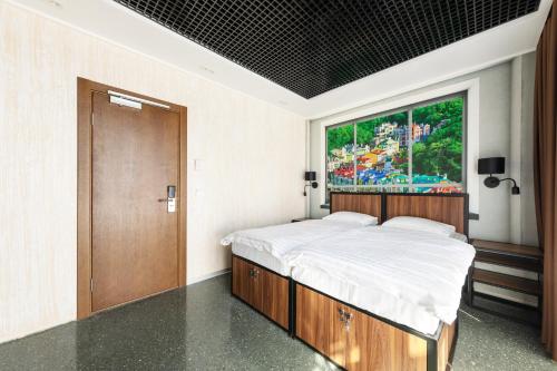 Imagen de la habitación del MISTO capsule hotel. Foto 15