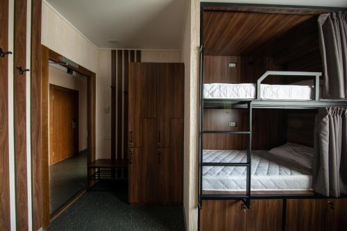 Imagen general del MISTO capsule hotel. Foto 9