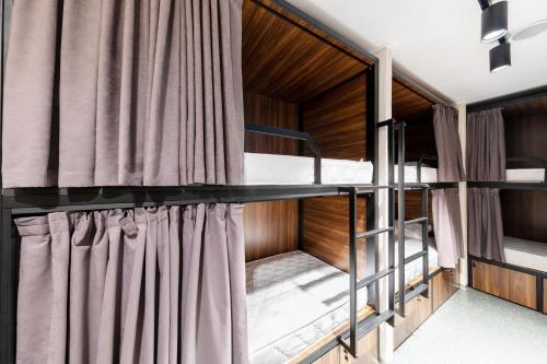 Imagen de la habitación del MISTO capsule hotel. Foto 19