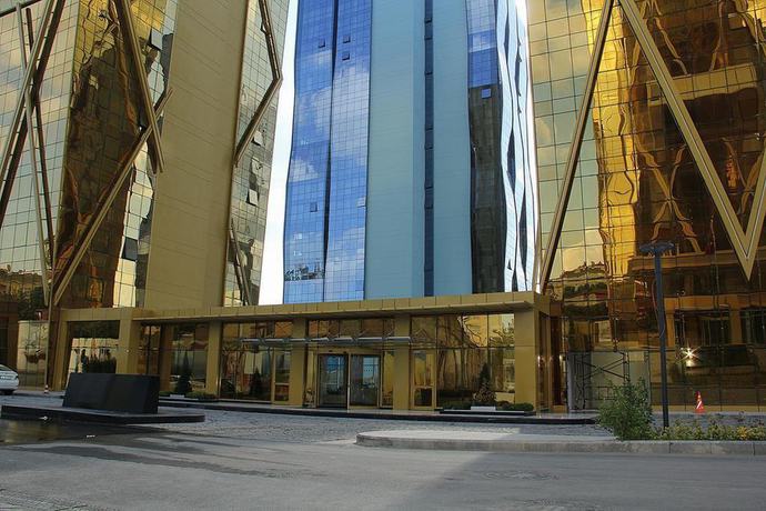 Imagen de los exteriores del Mac Vazo Kule. Foto 6