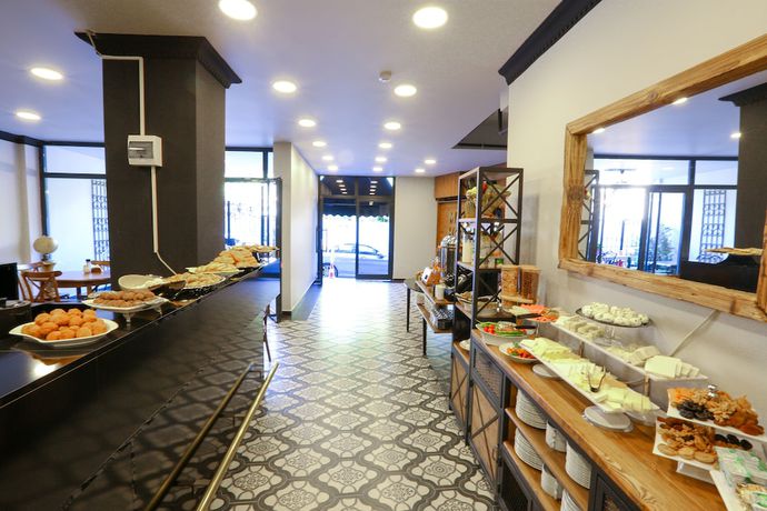 Imagen del bar/restaurante del Maca Otel. Foto 2