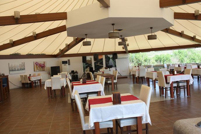 Imagen del bar/restaurante del Mad Sea Beach Hotel. Foto 2