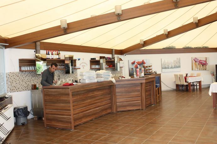 Imagen del bar/restaurante del Mad Sea Beach Hotel. Foto 3