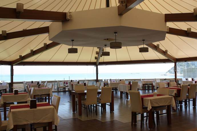 Imagen del bar/restaurante del Mad Sea Beach Hotel. Foto 4