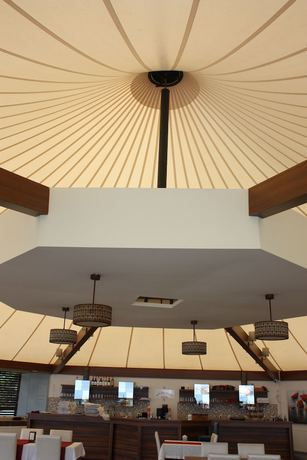 Imagen del bar/restaurante del Mad Sea Beach Hotel. Foto 5