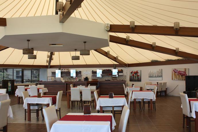 Imagen del bar/restaurante del Mad Sea Beach Hotel. Foto 6