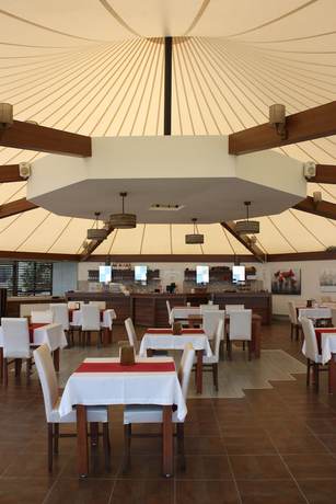 Imagen del bar/restaurante del Mad Sea Beach Hotel. Foto 7