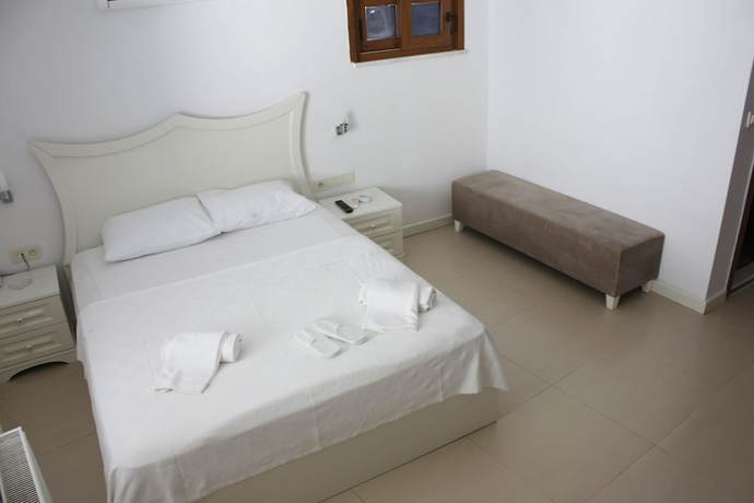 Imagen de la habitación del Mad Sea Beach Hotel. Foto 15