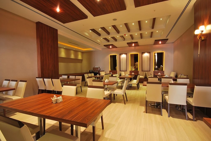 Imagen del bar/restaurante del Madame Tadia Hotel. Foto 2