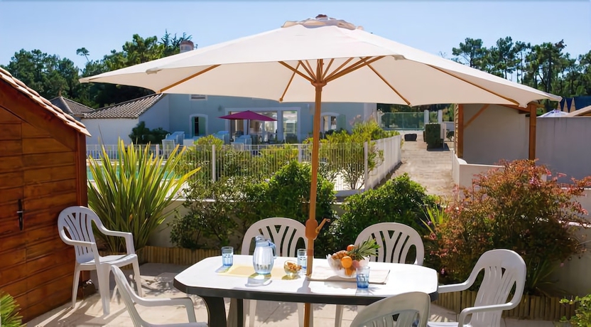 Imagen del bar/restaurante del Madame Vacances Les Mas De St Hilaire. Foto 2