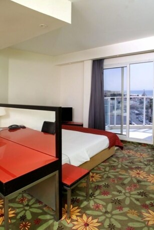 Imagen de la habitación del Madison Hotel Nahariya. Foto 26