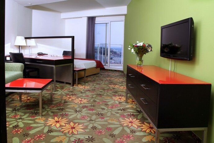 Imagen de la habitación del Madison Hotel Nahariya. Foto 30