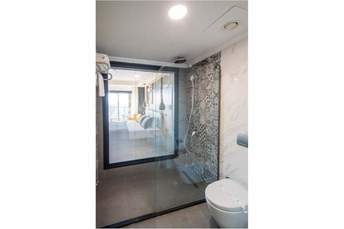 Imagen de la habitación del Maia Luxury Beach Hotel and Spa. Foto 2