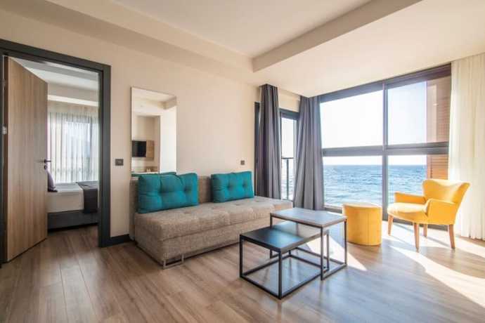 Imagen de la habitación del Maia Luxury Beach Hotel and Spa. Foto 4