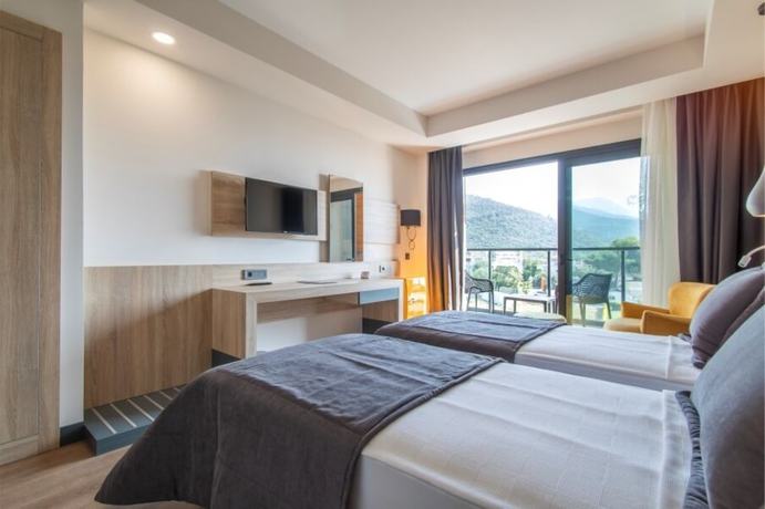 Imagen de la habitación del Maia Luxury Beach Hotel and Spa. Foto 6
