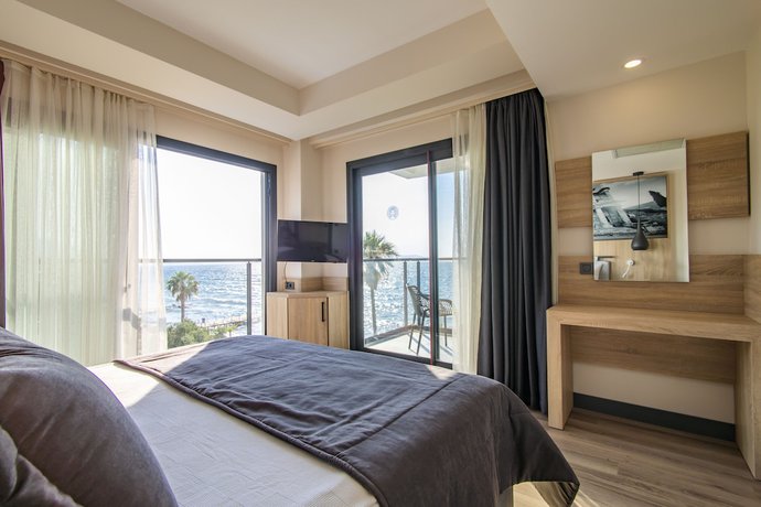 Imagen de la habitación del Maia Luxury Beach Hotel and Spa. Foto 7