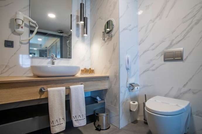 Imagen de la habitación del Maia Luxury Beach Hotel and Spa. Foto 9
